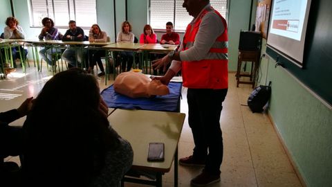 Taller de reanimaci�n cardiopulmonar en el colegio Amor de Dios