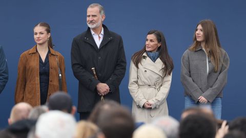Los Reyes, la princesa Leonor y la Infanta Sof�a durante el acto de entrega del premio al ?Pueblo Ejemplar de Asturias 2025, a 25 de octubre de 2025, en Valdesoto, Sieto, Asturias (Espa�a). El Premio al Pueblo Ejemplar de Asturias 2025 ha sido concedido a la parroquia de Valdesoto, que pertenece al concejo asturiano de Siero