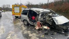 Tres heridos, dos de ellos graves, al impactar un veh�culo con una casa en Pi�or