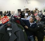 El pabell�n del instituto acogi� el mercado. 