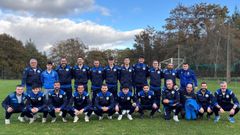 La plantlla mindoniense posa antes de un partido de la presente temporada.