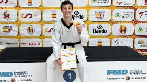El noiés Adrián Salanova, con su medalla de oro.