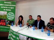 El alcalde flanqueado por los presidentes y gerentes de Hortumia y Horsal, ayer durante la presentaci�n de las jornadas.