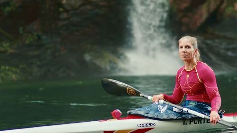 La pirag�ista Teresa Portela particip� en el v�deo promocional.