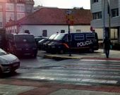 Los detenidos fueron trasladados en los furgones a comisar�a.