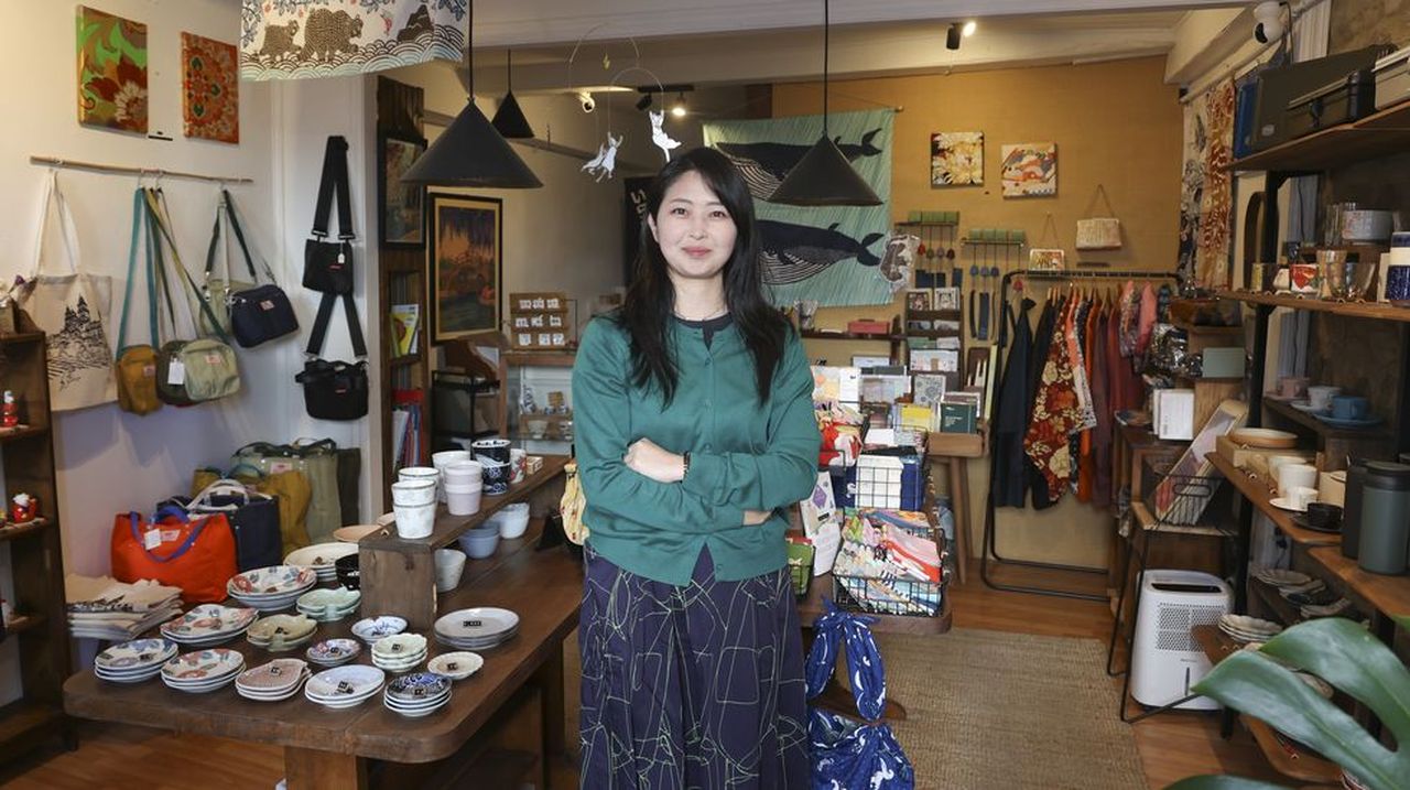 La esencia de Japón, en una pequeña tienda del casco antiguo santiagués