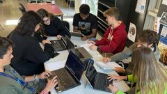 Alumnos de la EPEF, trabajando para el proyecto