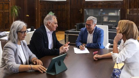 El presidente provincial, Luis Menor, junto a Mario Fern�ndez, Eva Castro Outeiri�o y Susana P�rez Crespo.