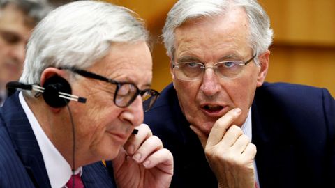 Juncker y el negociador del �brexit�,�Michel Barnier, durante su comparecencia ante la Euroc�mara