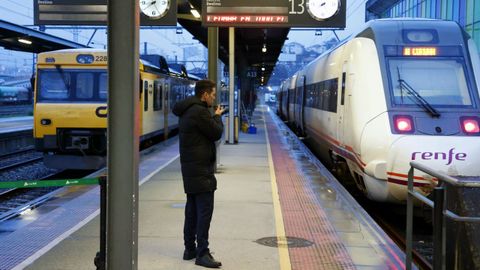 Poco movimiento de pasajeros en la estaci�n de Vigo Guixar en el primer d�a de huelga de maquinistas