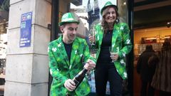 Julio y Rosa Acebal celebrando el quinto premio