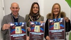 Presentaron la campaa en Burela la alcaldesa, Carmela Lpez (en el centro) y la presidenta y el vicepresidente de Acia Burela, Eva Luaces y Jorge Oroza, respectivamente