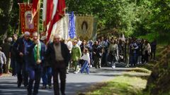 Procesi�n de la Virxe do Viso hacia su santuario en Lobeira.