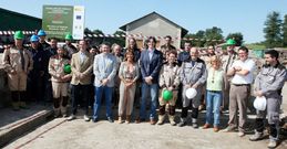 Los participantes en el taller formativo de Boqueix�n-Vedra posaron con la conselleira de Traballo. 