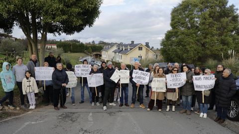Los residentes en Augas Mansas reclaman inversiones en el entorno de la urbanizaci�n.