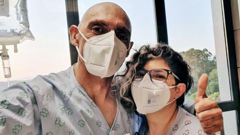 Martn coa sa muller, Sandra, durante un dos perodos de illamento hospitalario do primeiro