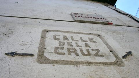 Calle de la Falagueira en la que a�n se conserva el r�tulo con la denominaci�n de calle de la Cruz
