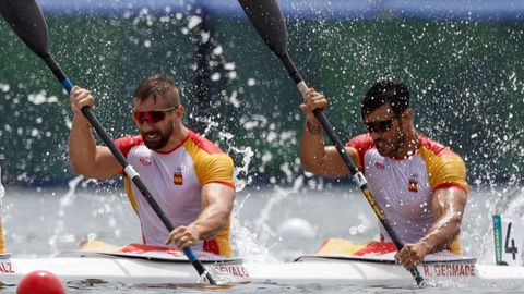 Medalla de plata para el K4 500 en Tokio. En la imagen, Carlos Arvalo y Rodrigo Germade