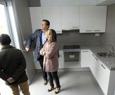 Ethel V�zquez durante la visita a uno de los pisos. 