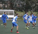 <span lang= es-es >M�s competencia en la plantilla</span>. Fandi�o (izquierda) se suma al juvenil Ram�n (de espaldas), al luso Faria, que est� a prueba (con botas amarillas), y Bruno (a su lado) para aumentar las opciones de Luisito.