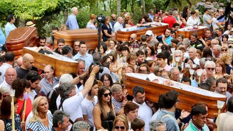 Dos de las amortajadas fueron mujeres, de edad avanzada, y los otros tres hombres de entre 35 y 50 a�os