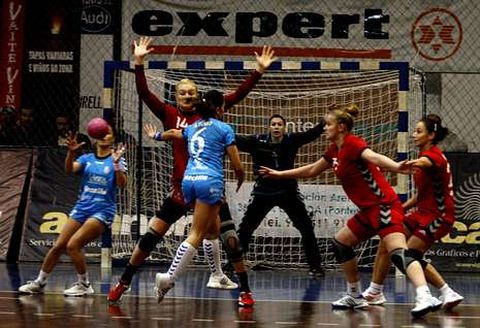 La envergadura de las rusas era claramente superior a la de las jugadoras de A Guarda.