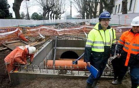 Trabajos en uno de los grandes pozos que se ejecutan en la parte central de la alameda de Suanzes.
