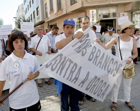 Distintas personas portaron la bandera que encabez la marcha. 