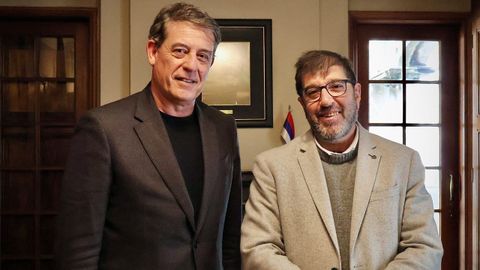 <strong>El secretario xeral del PSdeG, Jos� Ram�n G�mez Besteiro, con el presidente de Frente Amplio, Fernando Pereira.�</strong>