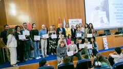 Los ganadores posaron con el conselleiro de Sanidade, Antonio Gmez Caamao