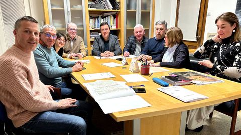 Reunin, na Casa Consistorial das Pontes, de representantes de concellos polos que pasa o Camio do Bispo.