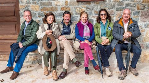 Los bisnietos de Pedro Pidal: de izquierda a derecha: Carlos Moreno (marido de Marta Pidal); Marta Pidal Vives; Luis Palacios (marido de Carmen); Mara Pidal Vives, Carmen Caedo Pidal y Enrique Chapa Pidal.