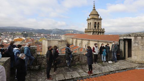 En cada parada, adems de detalles histricos, los guas aprovechan para hablar de algunas leyendas de la tradicin oral relacionadas con el templo