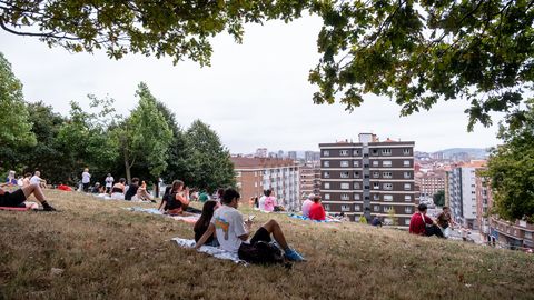 Eclipse total en Asturias desde el Parque de los Pericones, en Gij�n
