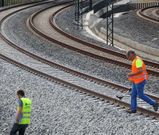 <span lang= es-es >Inspecci�n de la curva de A Grandeira</span>. T�cnicos del ADIF inspeccionaron y cotejaron datos en la curva donde se produjo el accidente para el informe que deber�n presentar al juez.