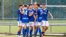 Los jugadores del Oviedo, con Jaime Coballes en el centro, celebran un gol del juvenil A