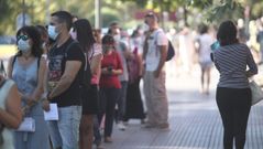 Profesores durante la realizaci�n de test serol�gicos en Madrid