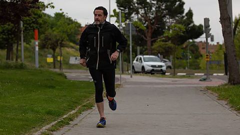 Edmundo Bal dio unas carreras ante los fotgrafos antes de cambiar el atletismo por las caas