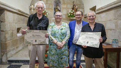 Alfonso Costa y Xosé Luis Veiras Manteiga ya son hijos adoptivos de Camboño