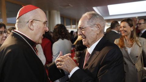 Carlos Osoro conversa con Olegario V�zquez Ra�a