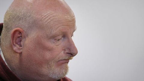 Roger Serafín Rodríguez, durante el juicio en el que no quiso declarar y cerró los ojos cuando se relataba la agonía de su víctima