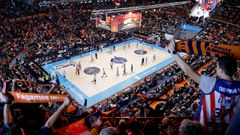 Imagen del interior del Coliseum durante el derbi gallego entre el B�squet Coru�a y el Breog�n.