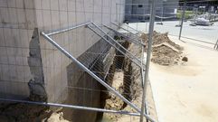 En la zanja perimetral excavada, de unos tres metros de profundidad, apareci� agua.