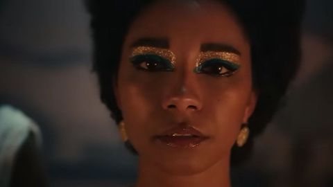 La actriz Adele James en un fotograma extrado del triler de Queen Cleopatra.