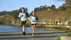 Sole Leiro corriendo con su entrenador Carlos Land�n