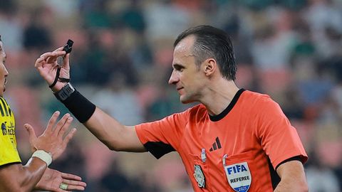 El colegiado bosnio� Irfan Peljto, que dirigir� el Lyon-Celta de este jueves.