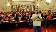 Portavoces de las plataformas de preferentistas tomaron la palabra en el pleno del viernes.