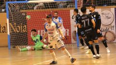 El argentino Power Raggiati celebra su gol, el primero del partido.