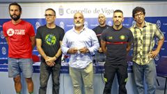 Los delegados sindicales de los bomberos de Vigo, hoy en una rueda de prensa.
