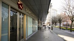 Uno de los locales de la plaza de Espa�a que el Concello recuperar� para sacar de nuevo en alquiler